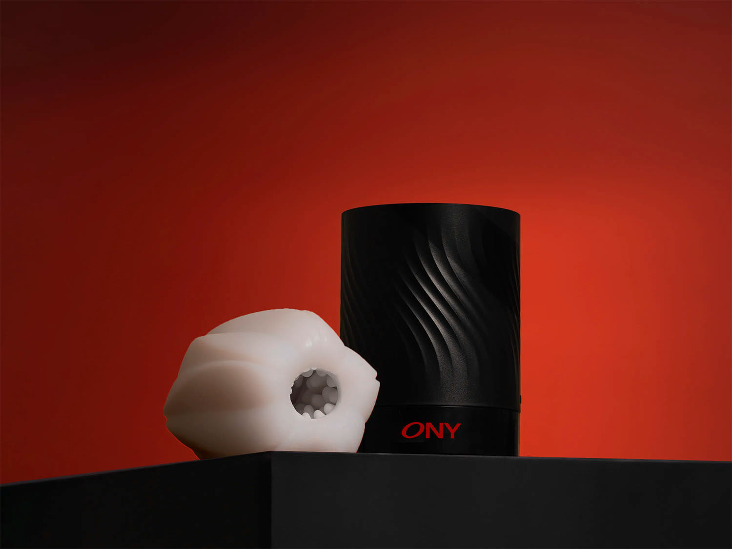 ONY Noamd - Produit hors de son socle posé sur une table 